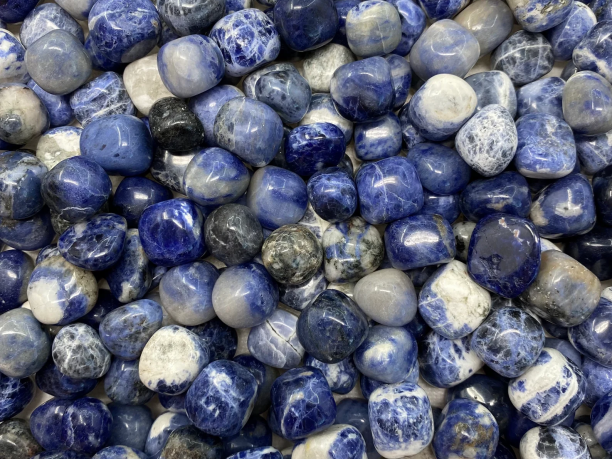 The Power and Benefits of Sodalite: A Comprehensive Guide