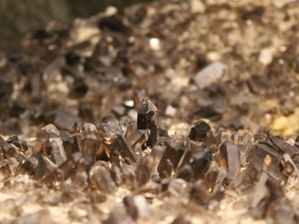 The Power and Benefits of Smoky Quartz: A Comprehensive Guide