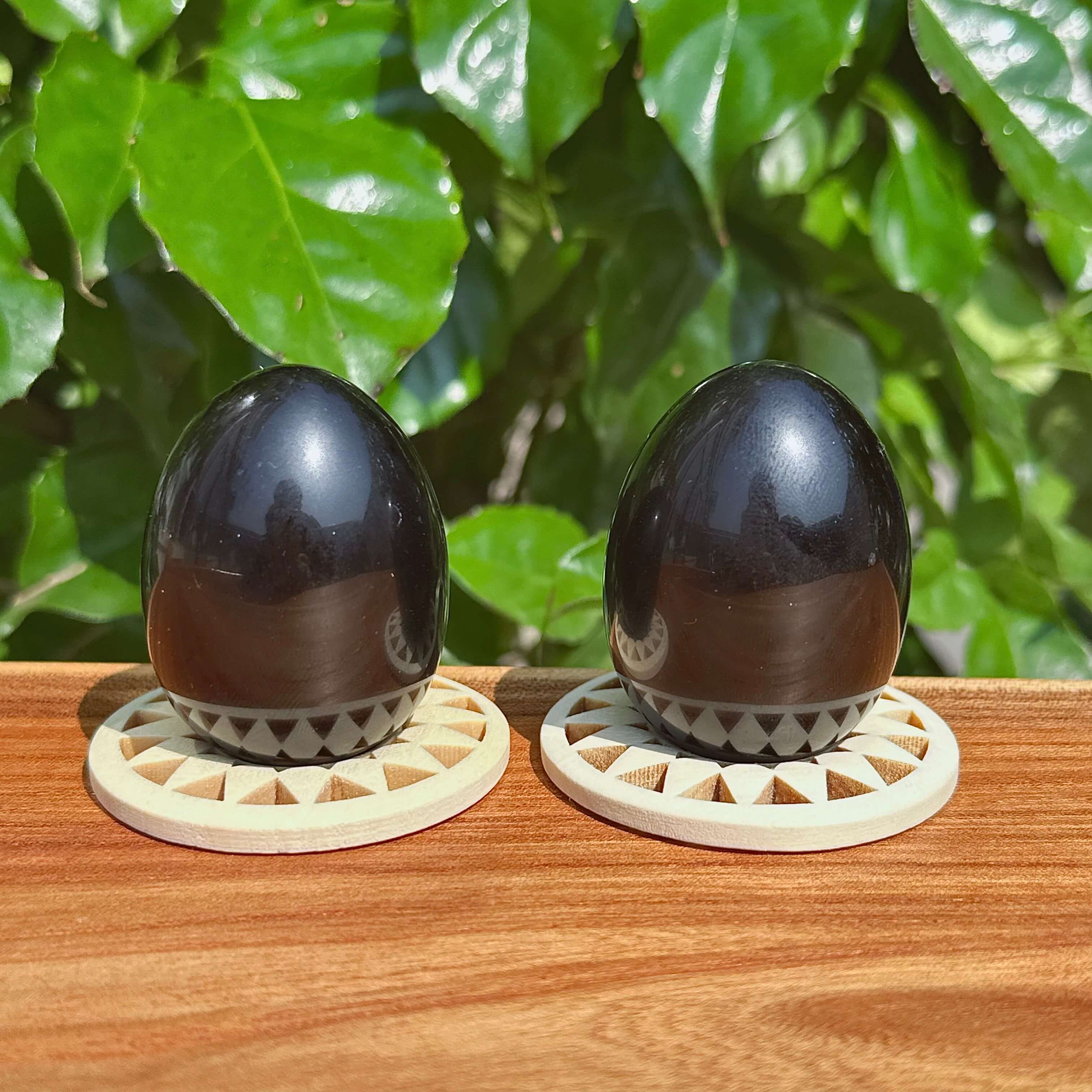 High-quality obsidian egg carving for display, designed with a glossy finish to add elegance to any collection.