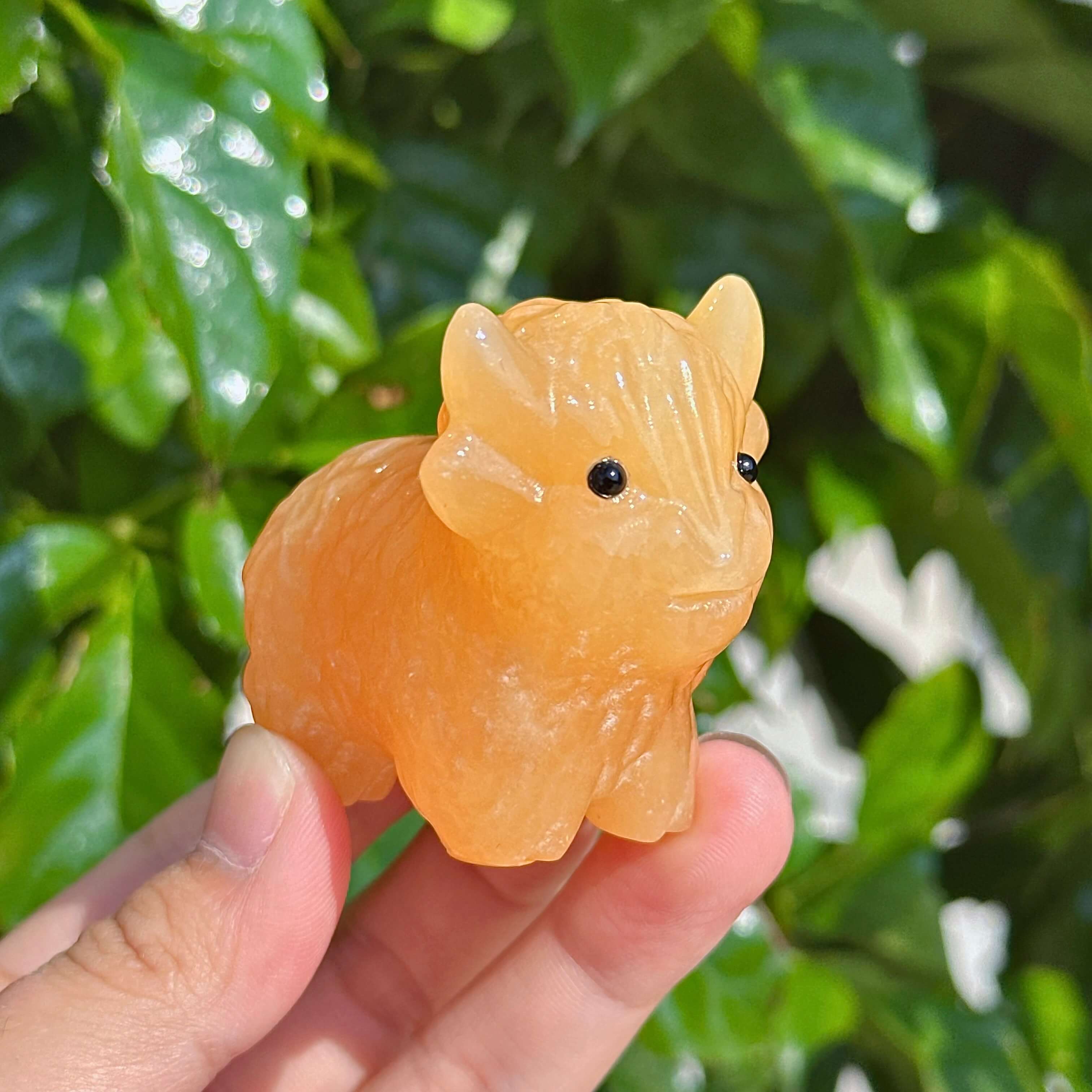 Yellow Calcite Highland Cattle Carving – Side profile showing the full form of the Highland Cattle sculpture.